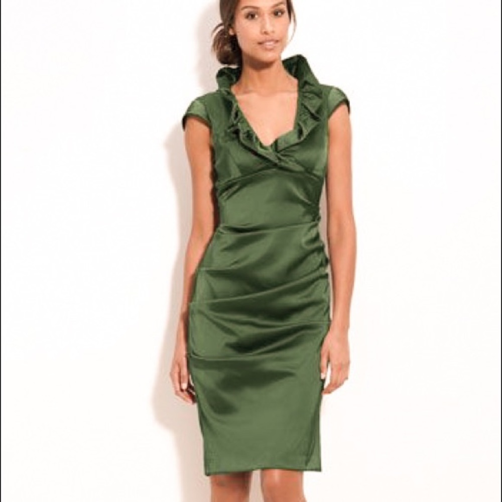 🌹 BOGO 1/2 OFF! Xscape sexy ruffle collar dress